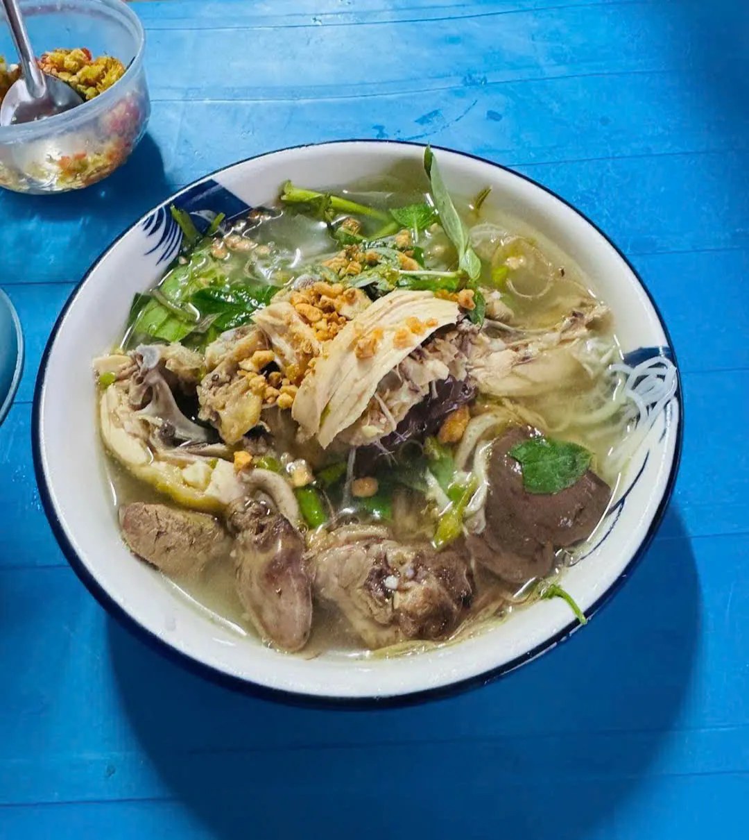 Thuy Chupy lemon chili chicken noodle soup: A flavor experience beyond expectations