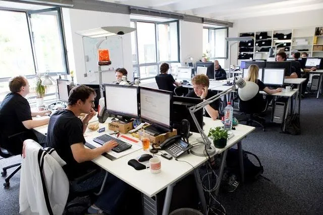 The era of disruption and the survival strategy: How can workers avoid falling behind in the labor market?
