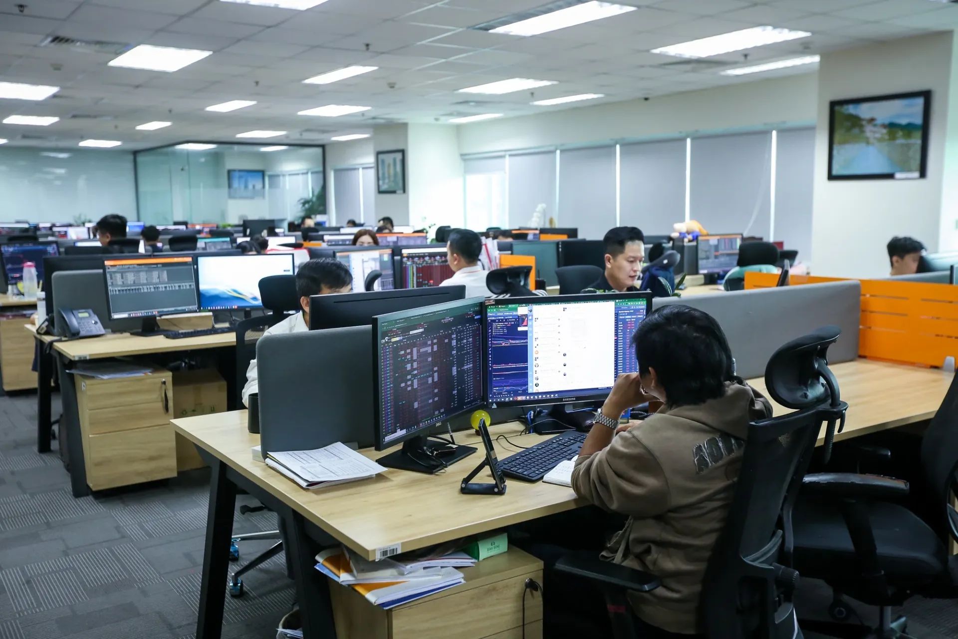 Ngồi 8 tiếng trước máy tính và những nguy cơ tiềm ẩn