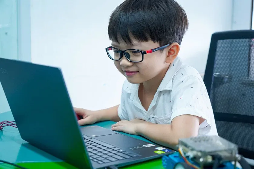 Học lập trình từ sớm: Đón đầu tương lai hay tạo thêm áp lực cho trẻ?